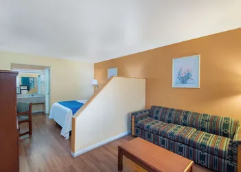 Travelodge by Wyndham Kingman hotel thumbnail 7