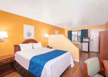 Travelodge by Wyndham Kingman hotel thumbnail 8