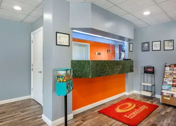 Econo Lodge Cortland Downtown hotel thumbnail 2