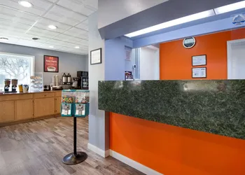 Econo Lodge Cortland Downtown hotel thumbnail 3