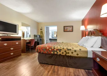 Econo Lodge Cortland Downtown hotel thumbnail 5