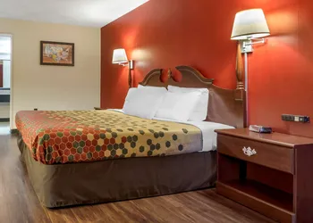Econo Lodge Cortland Downtown hotel thumbnail 6