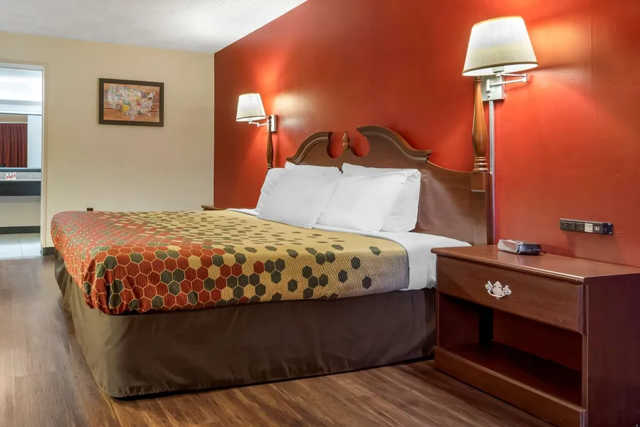 Econo Lodge Cortland Downtown hotel detail image 6