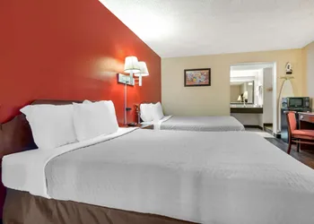 Econo Lodge Cortland Downtown hotel thumbnail 7