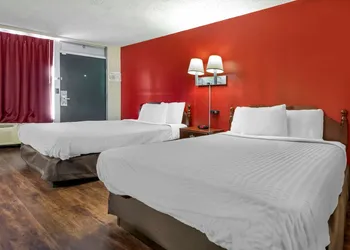 Econo Lodge Cortland Downtown hotel thumbnail 8
