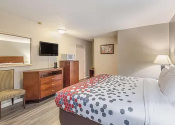 Econo Lodge Inn & Suites Yreka hotel thumbnail 5