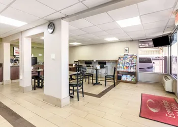 Econo Lodge And Suites Bricktown hotel thumbnail 4