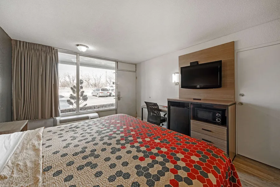Econo Lodge And Suites Bricktown hotel detail image 6