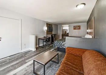 Econo Lodge And Suites Bricktown hotel thumbnail 7