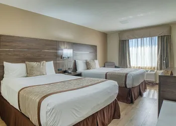Evergreen Inn and Suites hotel thumbnail 6