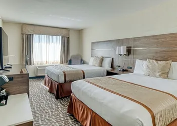 Evergreen Inn and Suites hotel thumbnail 7