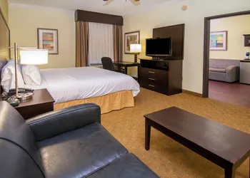 Holiday Inn Express & Suites Houston North Intercontinental by IHG hotel thumbnail 5