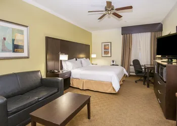 Holiday Inn Express & Suites Houston North Intercontinental by IHG hotel thumbnail 6