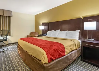 Econo Lodge Brunswick Travel Center hotel thumbnail 7