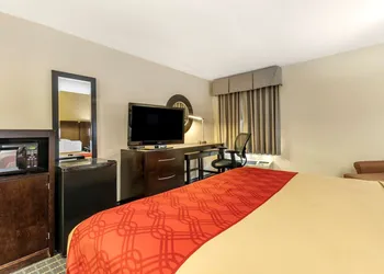Econo Lodge Brunswick Travel Center hotel thumbnail 8