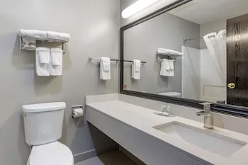 Quality Inn & Suites Lincoln North hotel thumbnail 4