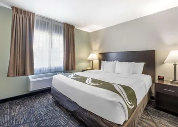 Quality Inn & Suites Lincoln North hotel thumbnail 2