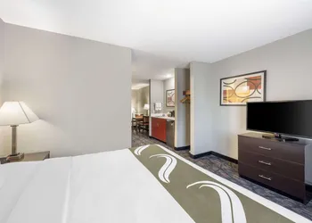 Quality Inn & Suites Lincoln North hotel thumbnail 3