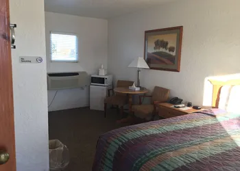 Circle S Lodge hotel thumbnail 2