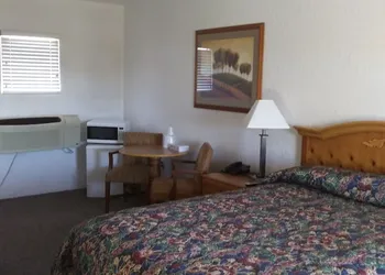 Circle S Lodge hotel thumbnail 5
