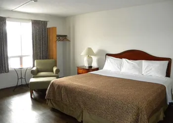 Fairway Inn by the Falls hotel thumbnail 3