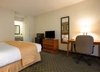 Clarion Inn & Suites Aiken South hotel thumbnail 7
