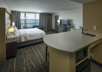 Holiday Inn Detroit Lakes - Lakefront by IHG hotel thumbnail 5
