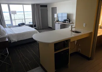 Holiday Inn Detroit Lakes - Lakefront by IHG hotel thumbnail 6