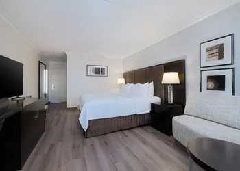 Crowne Plaza Suffern - Mahwah by IHG hotel thumbnail 5