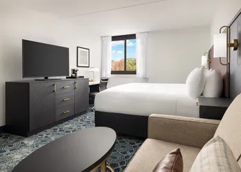 DoubleTree by Hilton Downtown Concord hotel thumbnail 5