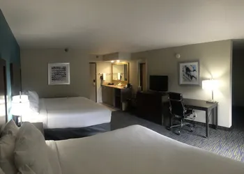 Holiday Inn Express Fayetteville- Univ of AR Area by IHG hotel thumbnail 3