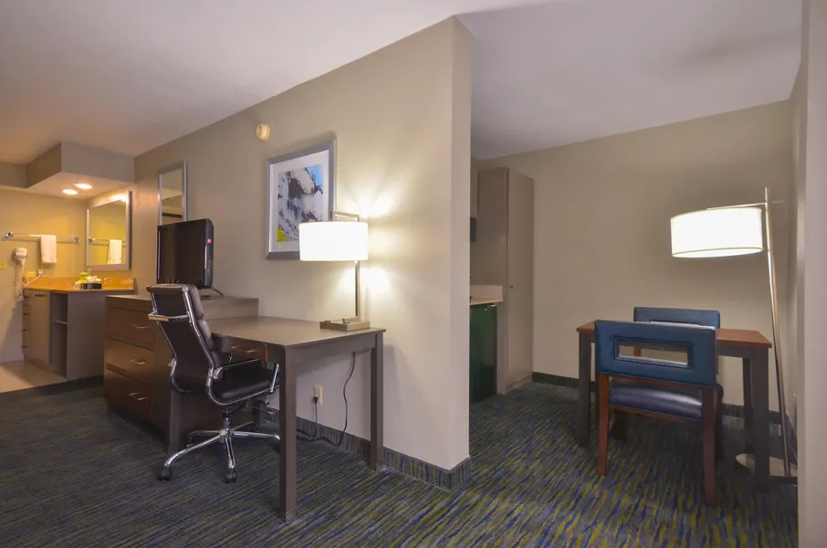 Holiday Inn Express Fayetteville- Univ of AR Area by IHG hotel detail image 6