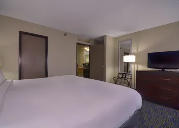 Holiday Inn Express Fayetteville- Univ of AR Area by IHG hotel thumbnail 7