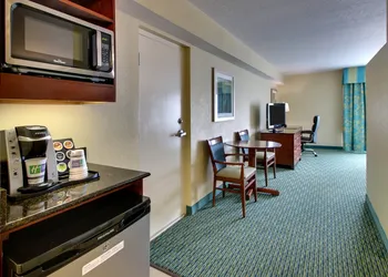 Holiday Inn Resort Orlando - Lake Buena Vista by IHG hotel thumbnail 7