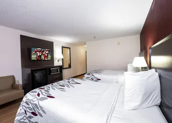 Red Roof Inn Knoxville Central - Papermill Road hotel thumbnail 5