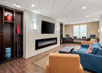 Comfort Inn & Suites hotel thumbnail 3