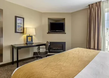 Comfort Inn & Suites hotel thumbnail 7