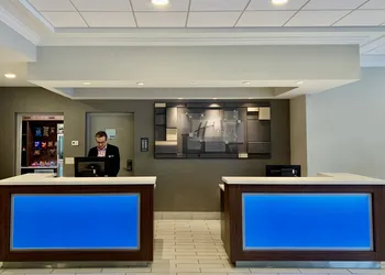 Holiday Inn Express & Suites Boston - Cambridge by IHG hotel thumbnail 2