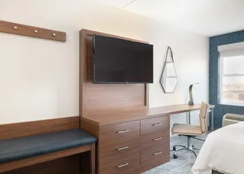 Holiday Inn Express & Suites Boston - Cambridge by IHG hotel thumbnail 4