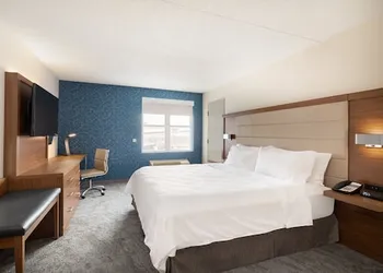 Holiday Inn Express & Suites Boston - Cambridge by IHG hotel thumbnail 5