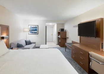 Holiday Inn Express & Suites Boston - Cambridge by IHG hotel thumbnail 6