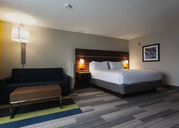 Holiday Inn Express & Suites Atlanta N-Perimeter Mall Area by IHG hotel thumbnail 3