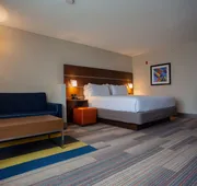 Holiday Inn Express & Suites Atlanta N-Perimeter Mall Area by IHG hotel detail image 4