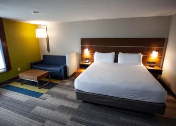 Holiday Inn Express & Suites Atlanta N-Perimeter Mall Area by IHG hotel thumbnail 5