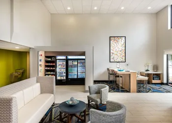 Holiday Inn Express & Suites Charlotte Arpt-Belmont by IHG hotel thumbnail 2
