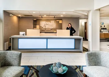 Holiday Inn Express & Suites Charlotte Arpt-Belmont by IHG hotel thumbnail 3