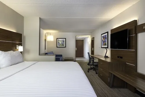 Holiday Inn Express & Suites Charlotte Arpt-Belmont by IHG hotel detail image 6