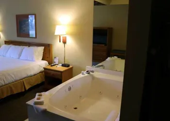 Pellston Lodge hotel thumbnail 3