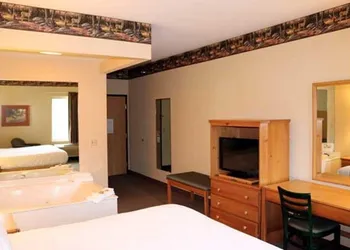 Pellston Lodge hotel thumbnail 8