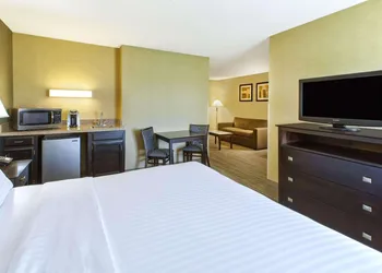 Country Inn & Suites by Radisson, Benton Harbor-St. Joseph, MI hotel thumbnail 2